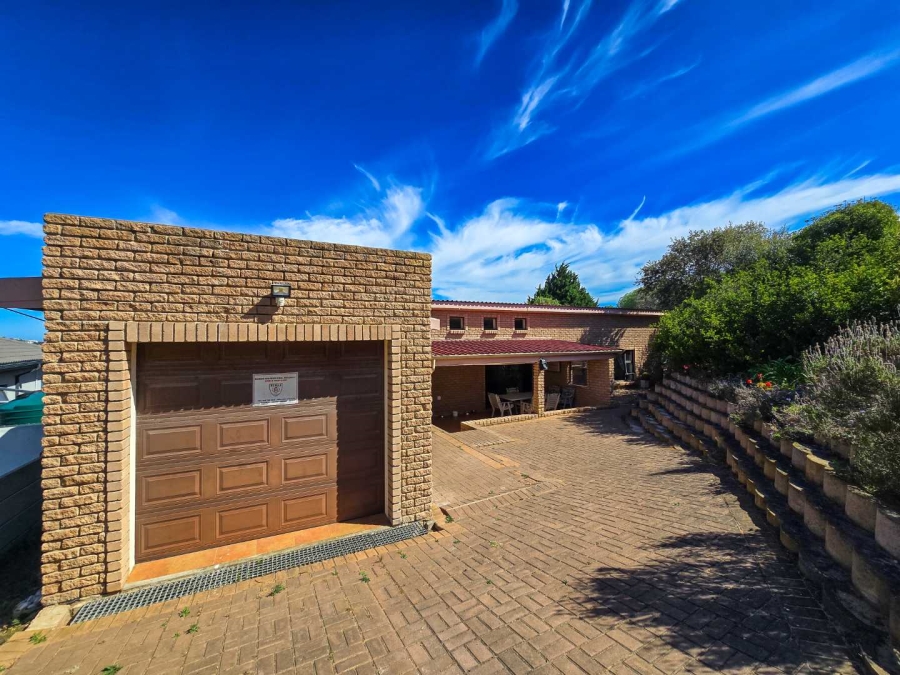 2 Bedroom Property for Sale in Stilbaai Wes Western Cape